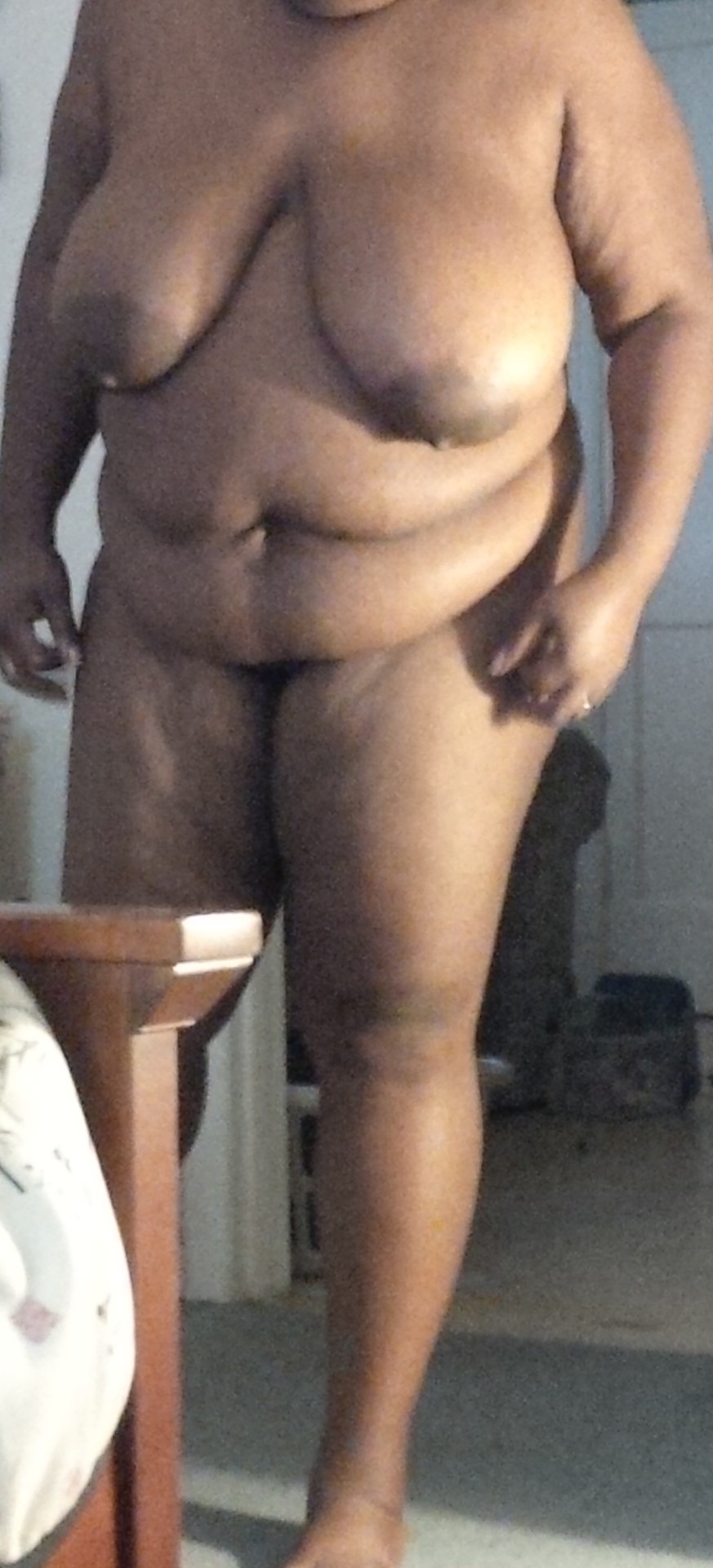 bellylover4life:  bellylover4life:  Trips to the bathroom make for the best photo