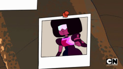 spatialheather:  jemthecrystalgem:  jopokepoke:  best part of tonight’s episode  I love how Garnet gives everyone thumbs-ups just for doing their own thing and being happy   they tried to surprise her like everyone else but she just posed for the camera
