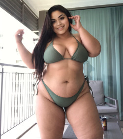 bodypositivism:    Diana Sirokai    Thick