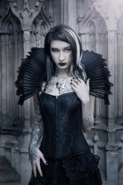 gothicandamazing: Model: Mellifère jewellery: TrickeryPhotographer: Z. Vision Welcome to Gothic and Amazing | www.gothicandamazing.com 