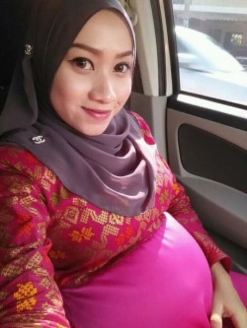 pregnantcomel: Pregnant gurl mmang comel!
