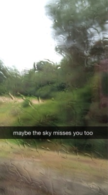 brxkenpetal:  maybe the sky misses you too,that’s why it’s crying 