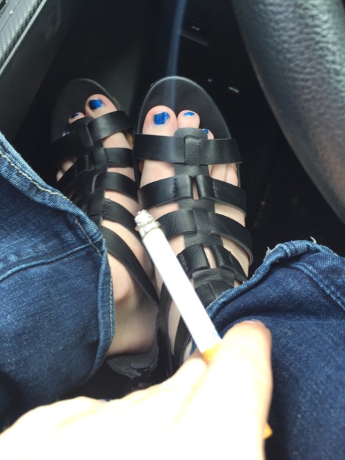 daddyspreciousfuckslut: My little feetsies and smoking for daddy. Princess