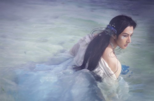 Hanfu photoset via Coser小梦, Part 10/?Coser小梦 portrays the Chinese mermaid called Jiaoren/鲛人. Accordi