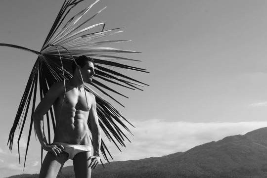 hnbw:  daniel mazzola by lonliwen lontok hombres naturales dot com | follow us in