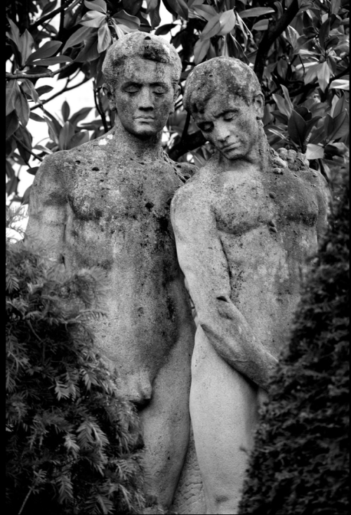 loverofbeauty:Paul Marguerite: Le couple du cimetière (PaulMarguerite on Flickr)