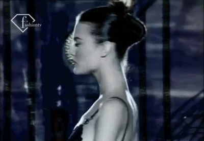 nymphmaniac:  Shalom Harlow at Atelier Versace Spring Summer 1996