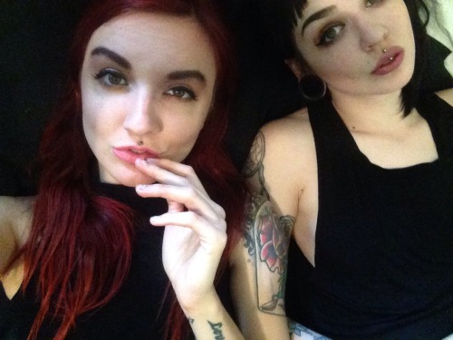 witchprinxess:  We are being so unproductive today and we don’t care at all.   @bluffysummers