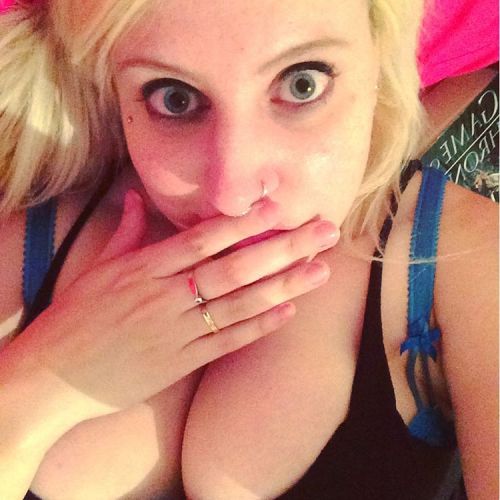 End of night vibes I may die #me #blonde #girlswithpiercings #septumclicker #septumpiercing #girlswi