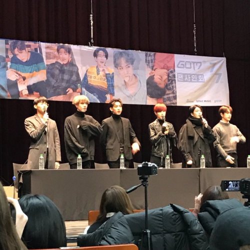 171219: Fansign Event.Before Event Started Fan Manager Said That In Order For GOT7 To Pay Their Condolences