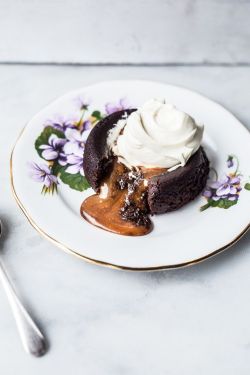 confectionerybliss:  Salted Caramel Filled Molten Chocolate Cakes | Top with Cinnamon  yes please