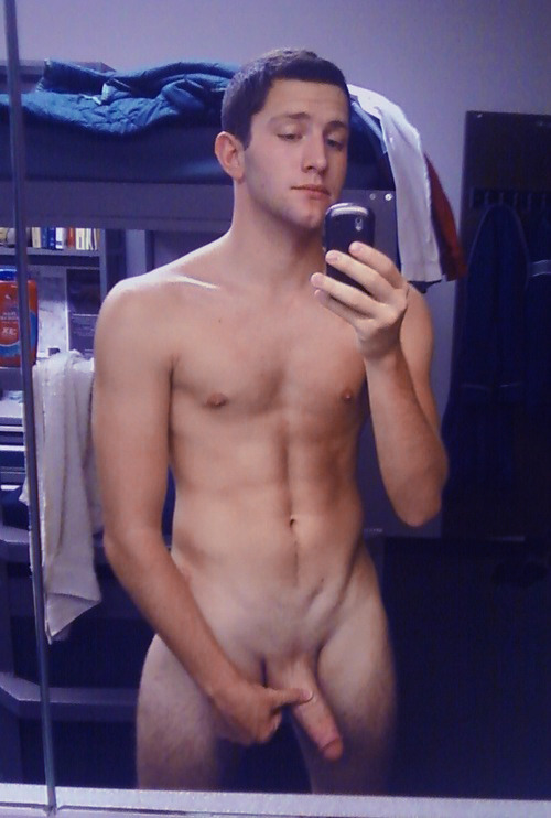 temple-of-apollo:  showin’ it….
