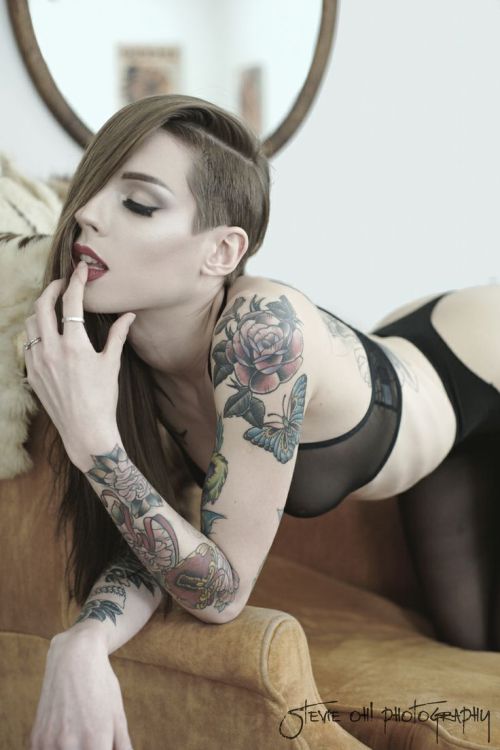 tattooedwomenarebeautiful:  Modèle: Victoria Smith