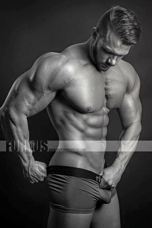 whitepapermuscle:  Mac Robinson