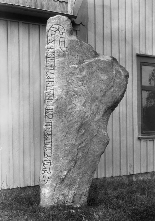 c86: Viking runestones of the Swedish countryside, 1899-1945