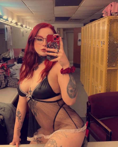 stripper-locker-room:  https://www.instagram.com/dahliahvoorhees/