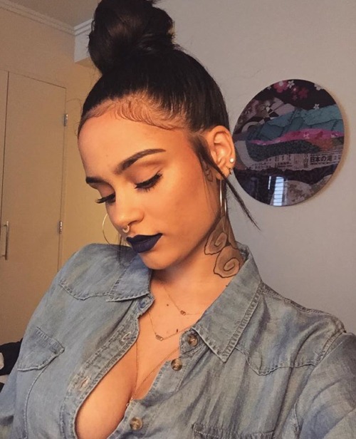 drakewouldnottreatmelikethis:  theiax:  tranquility-calm:  starlet-samurai:  🍾💀🍾  🌴  💅🏼💅🏼💅🏼  -