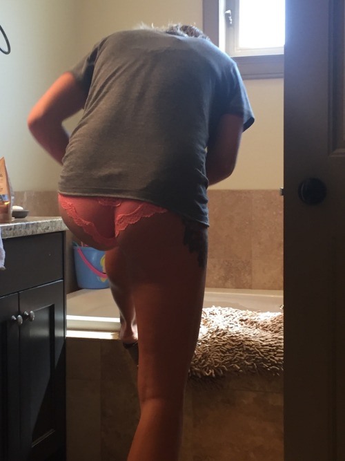 for-the-luv-of-panties:  Krissy getting ready porn pictures