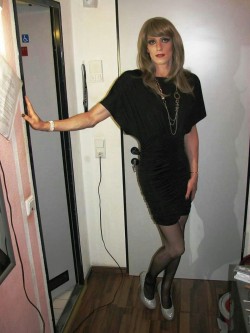 classy-crossdressers:  CrossDresser