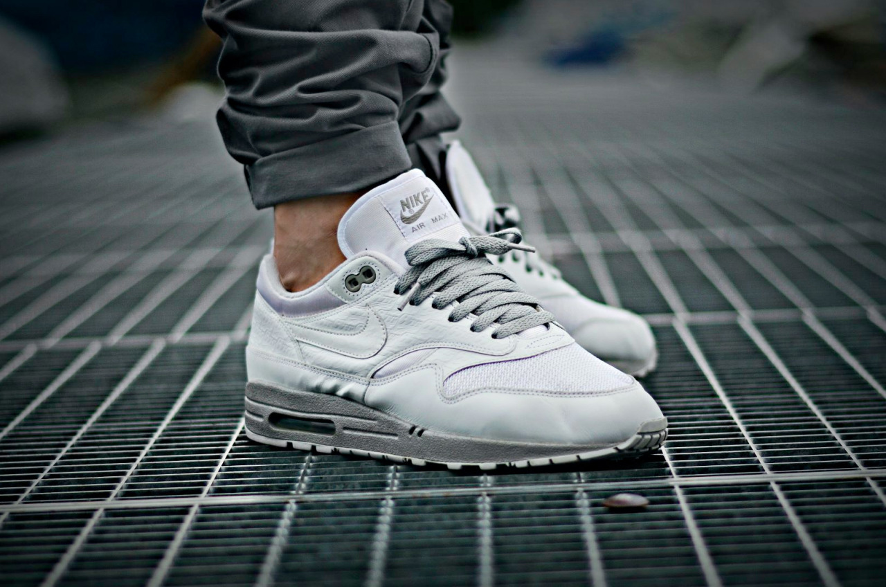 air max 1 powerwall white