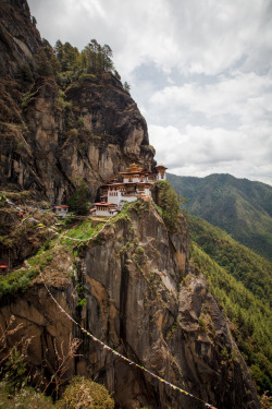 travelingcolors:  Tiger’s Nest | Bhutan