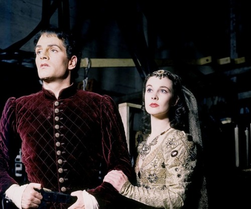 hollywoodlady:Vivien Leigh and Laurence Olivier in scene from a stage production of ‘Romeo and Julie