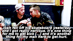wells-jaha:  josh and tyler being sickeningly cute (っ･ω･)っ 