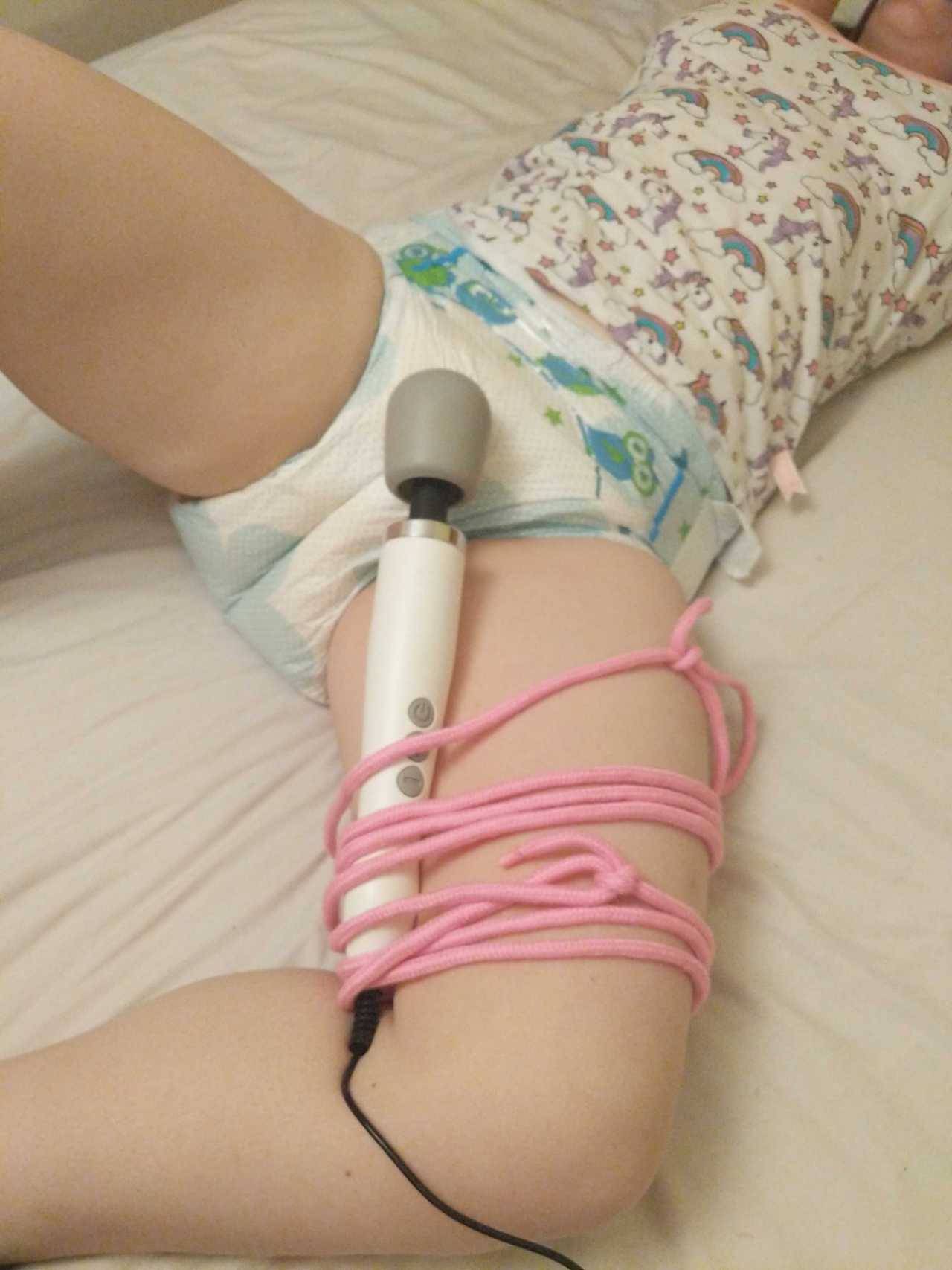abgirlanddaddy:As requested by @diaperlust21, here’s what happens when I have a