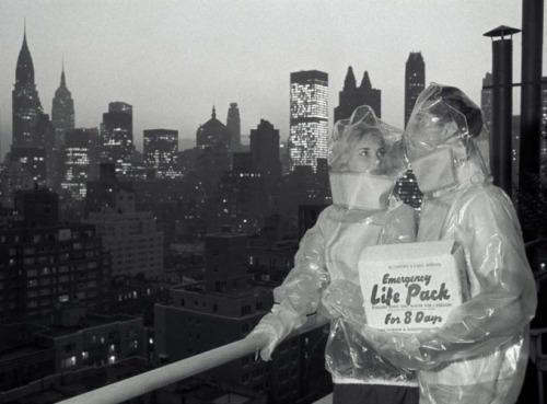 wandrlust: Emergency Life Pack for Nuclear Fallout, New York, 1961 — Max Scheler 