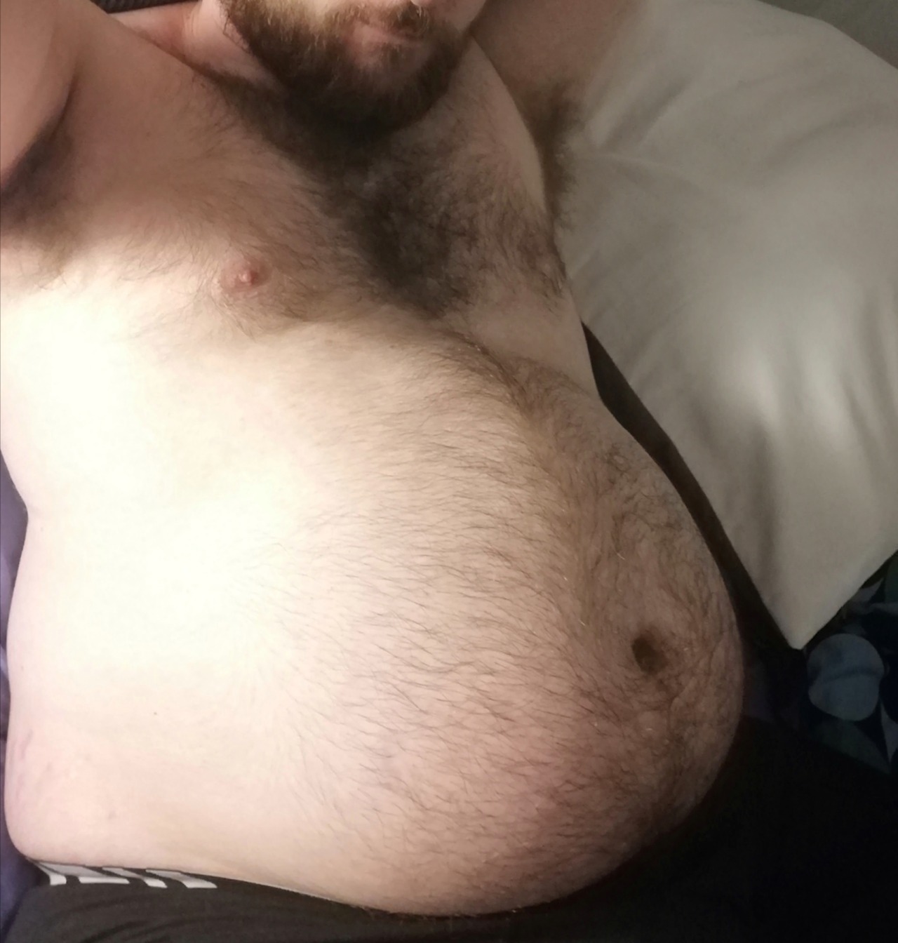vance013:Can&rsquo;t hide the belly even if I lay down
