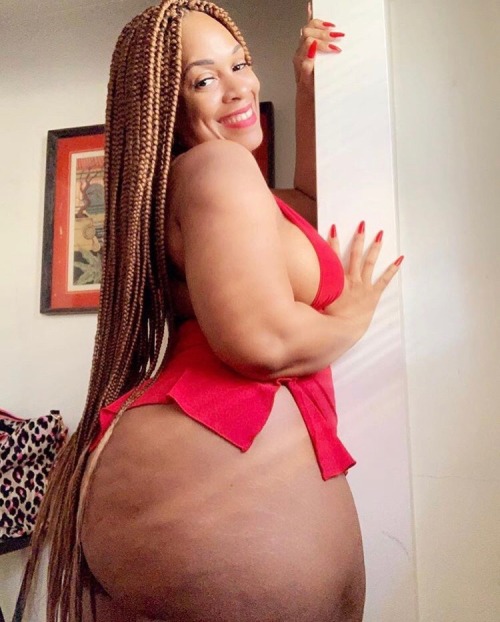 thicksexyasswomen:youknme:thecakerygroup:Youknme@tumblr.comRich adult photos