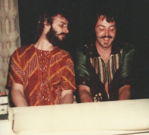 thebeatals:Ringo Starr and Paul McCartney at John Lennon and May Pang’s house