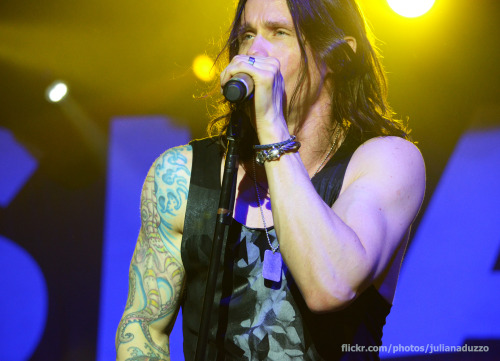 Amazing shots of Myles Kennedy with Slash & The Conspirators in Porto Alegre, Brazil, yesterday.