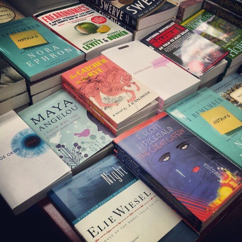 literafoto:Entre las páginas encontrarás la duda y la respuesta (at University of Chicago Bookstore)