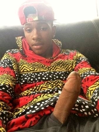 jingaling10:  toniodee:  Follow me on IG: @TonioDee  Nice dick