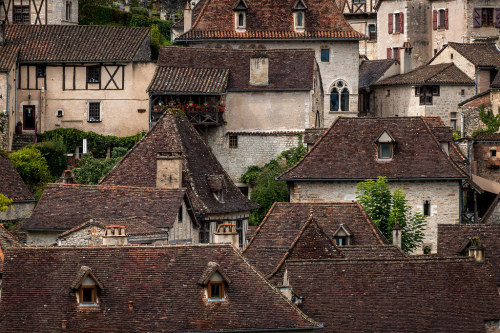 allthingseurope:Saint-Cirq-Lapopie, Dordogne, France (by Graham Vulliamy)