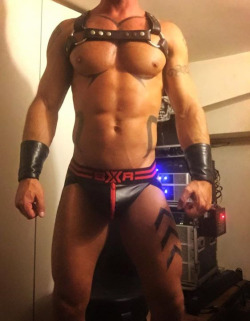 hunks-in-latex:  Get a free peep show with dirty hunks: http://bit.ly/2FxKyVX