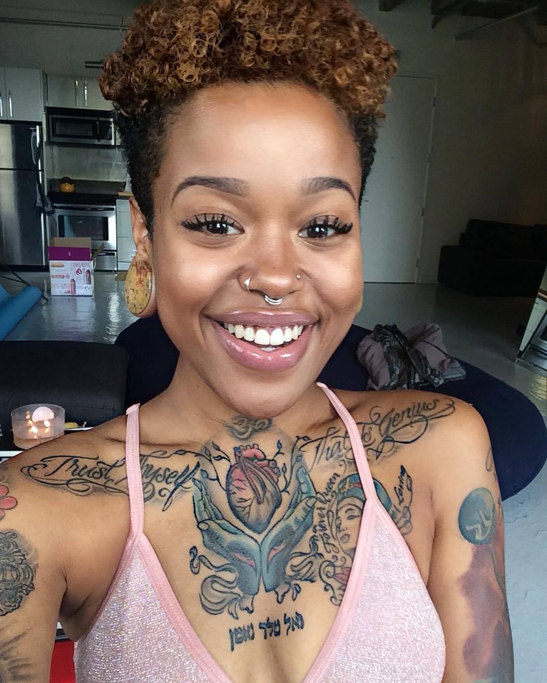 aggienes: golden-browncrown:  Lil mama back at it with the beautiful smile  IG: @k6mil