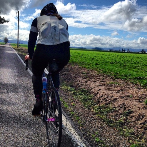 abbylwatson: Weekend cycling bender, off to an early start.