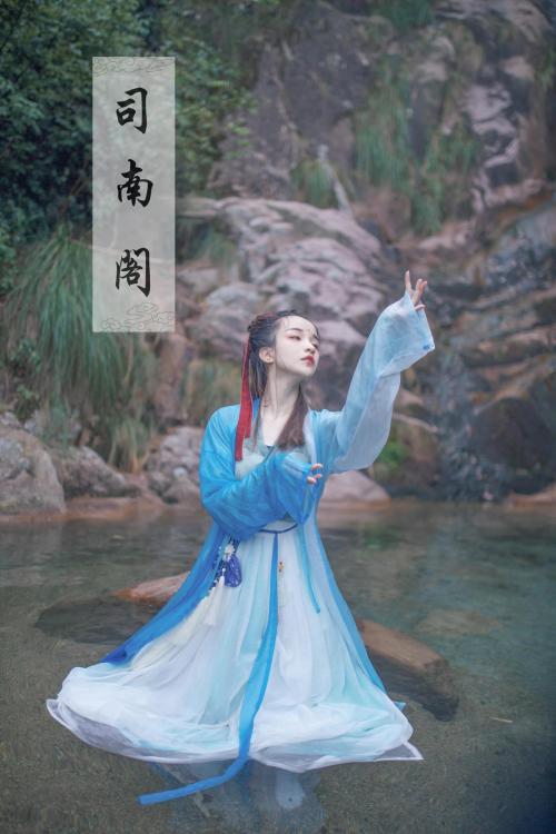 Traditional Chinese hanfu by 司南阁汉服