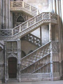 dailycoolhouses:  151 Awesome Grand Staircases