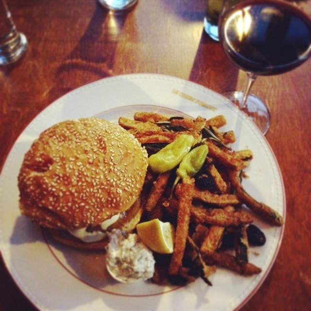 reead:
“ Burger ! #montreal
”