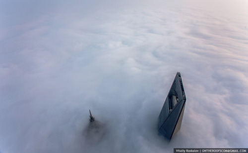 cjwho:Rooftoppers Secretly Climb 650-Meter-High Crane in Shanghai by Vitaly Raskalov and Vadim Makho