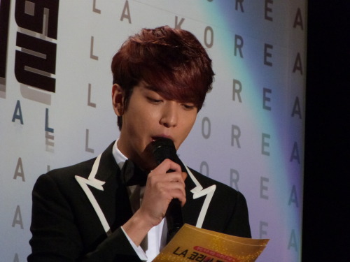 janjyu:  MC Yonghwa at the 120414 LA Kpop Festival  