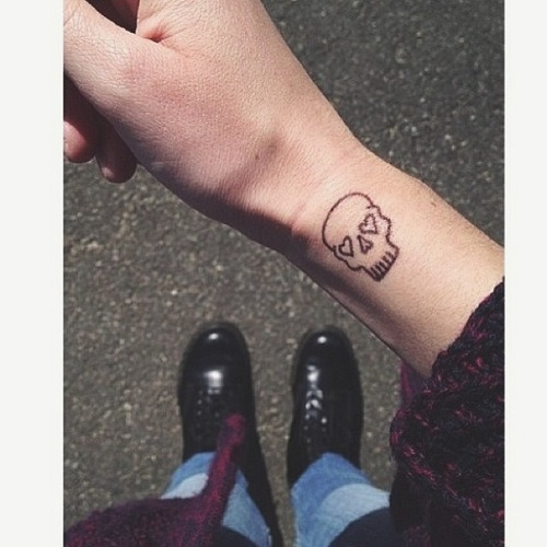perforazionisigarieamore:  💀❤️