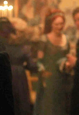 panoramamelodrama:Poldark s4 ep7: Romelza being cute at the Warleggan Ball
