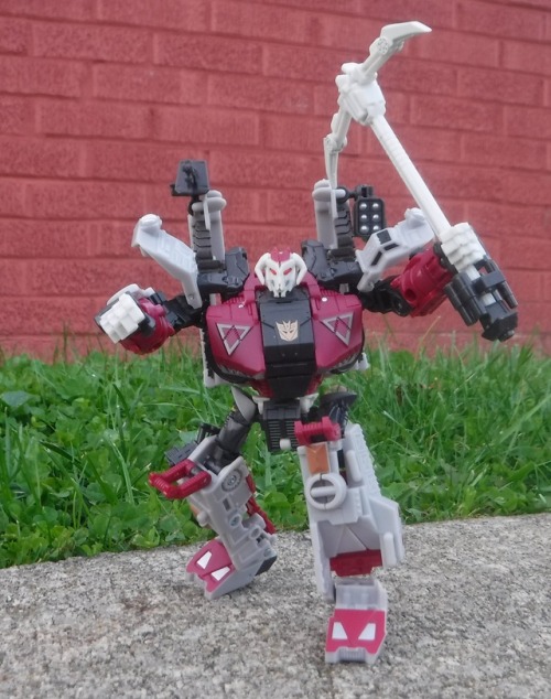 austinstoyblog:Skullgrin I freakin’ love this mold!