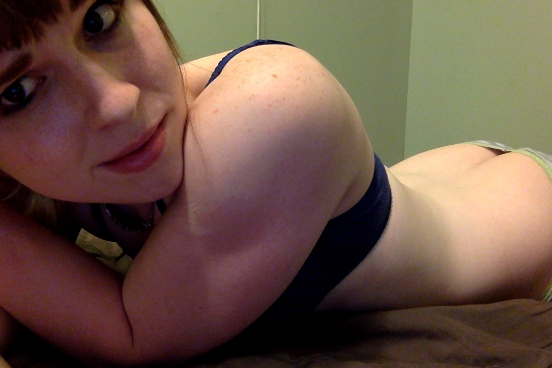 small-gay-witch:  Felt like taking some dirty pics the other night~ 