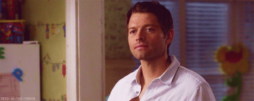nerd-in-the-tardis:i will never get over cas’s face when nora exits the house leaving him alone like