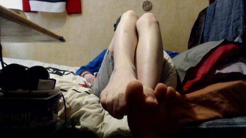 Here are my terrible ugly-ass feet for all you foot likers over there. ouoSet 5 of 6! Hurray!